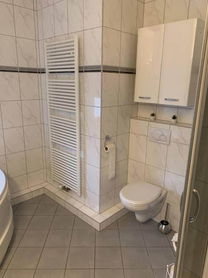 Mainpark Apartment 4 Schlafzimmer Bis Zu 10 Personen Direkt Ueber Aschaffapartment Bei Aschaffenburg Mainaschaff Dış mekan fotoğraf